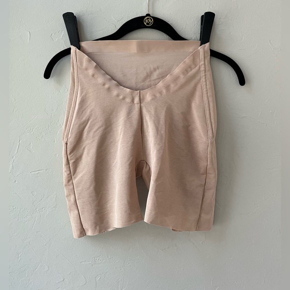 SKIMS Other - NEW SKIMS SHEER SCULPTING LOW BACK SHORTS CLAY S M